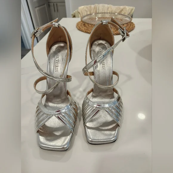 Alvin Valley Silver Heels - Picture 2 of 11